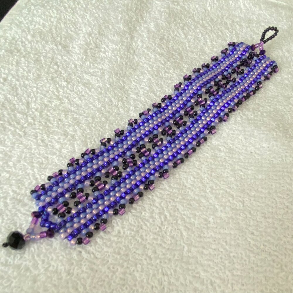 Handmade Beaded Bracelet Shades of Purple 7 Inches Long - Picture 6 of 12